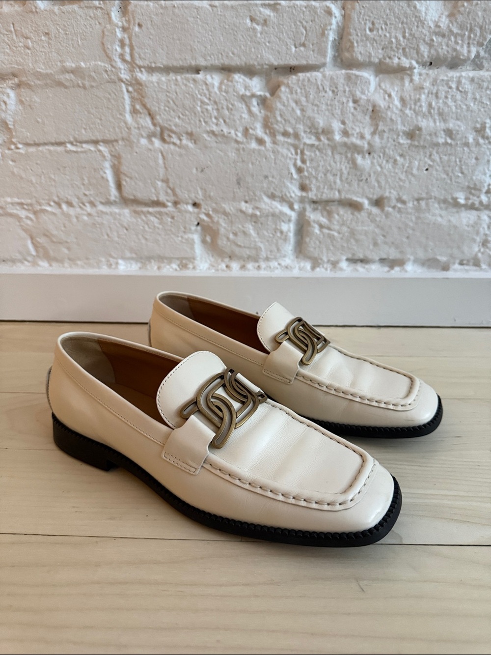 Tod's Cream Leather Loafers with Brushed Gold Logo - Size 38 1/2